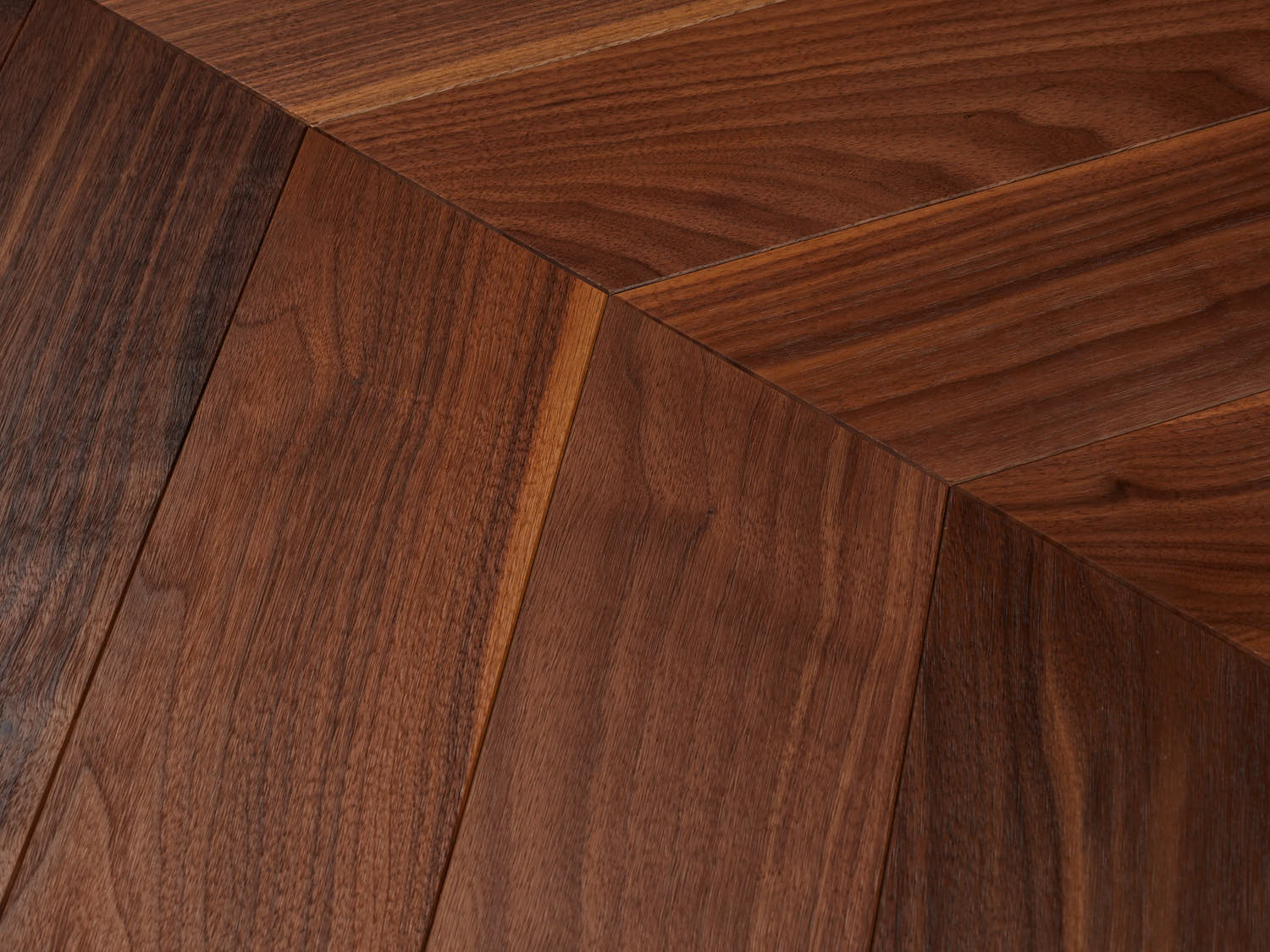 Инженерная доска Bassano Parquet Американский орех Chevron французская елочка Коллекция Natural  500-700х90-120х14мм